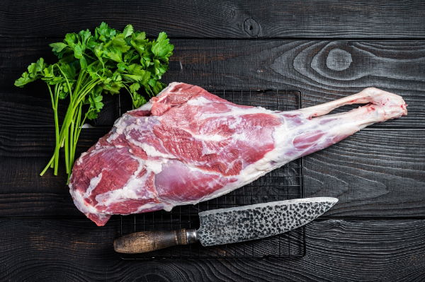 FRESH BONE-IN LAMB LEG PER KG